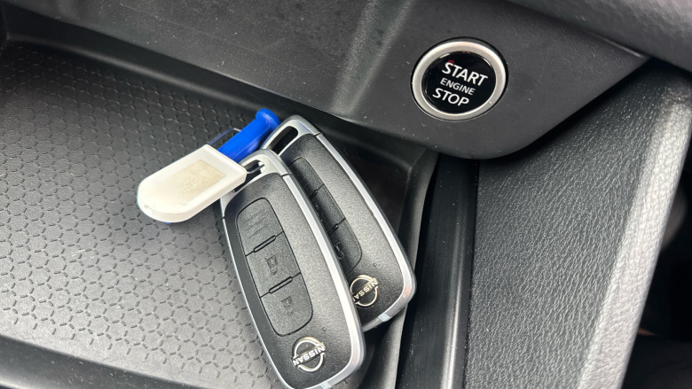 Nissan Qashqai 1.3 DiG-T MH Acenta Premium 5dr Petrol Hatchback